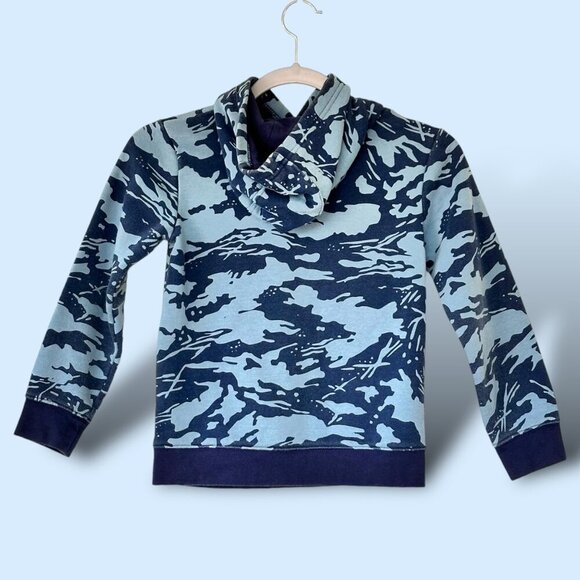 Nike Club‎ Boys 6-7 Camo Fleece Pullover Hoodie Blue Yellow Logo Kanga Pocket - Picture 2 of 11